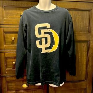 ⚡️Chargers long sleeve T-shirt mens size Large, good used condition. Dark blue
